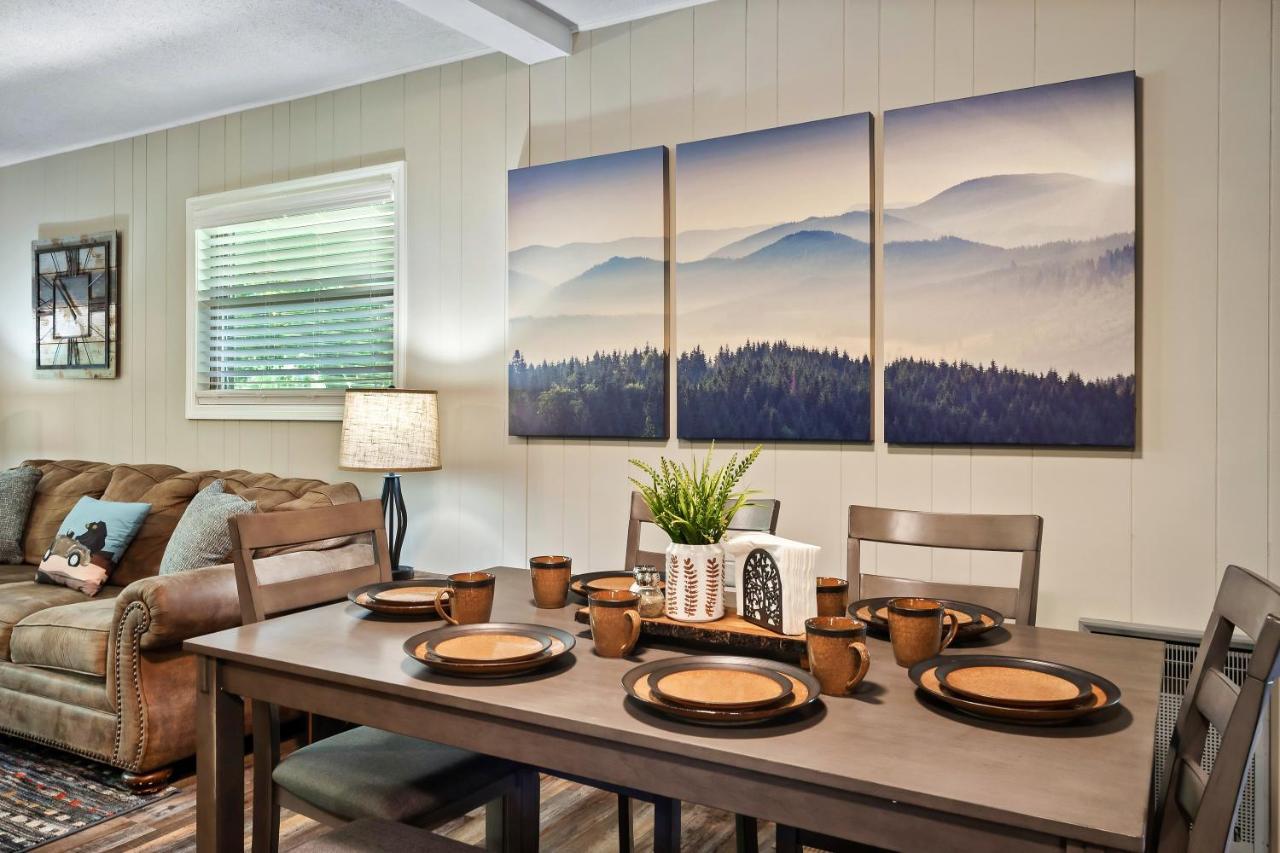 Modern Pigeon Forge Gem Near Dollywood, Gatlinburg & Smokies - 2 Mins To Pkwy & Strip, Hot Tub, Fire Pit, Cable, Hi-Speed Wifi Villa Exterior photo