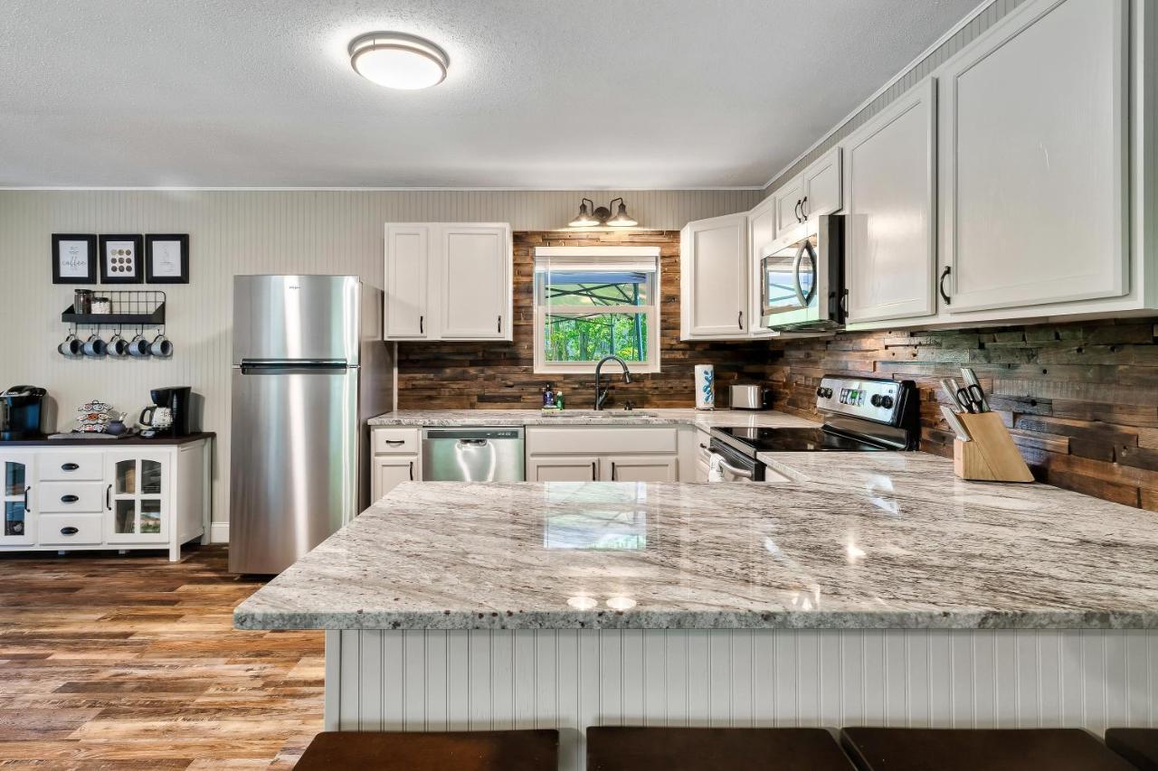 Modern Pigeon Forge Gem Near Dollywood, Gatlinburg & Smokies - 2 Mins To Pkwy & Strip, Hot Tub, Fire Pit, Cable, Hi-Speed Wifi Villa Exterior photo