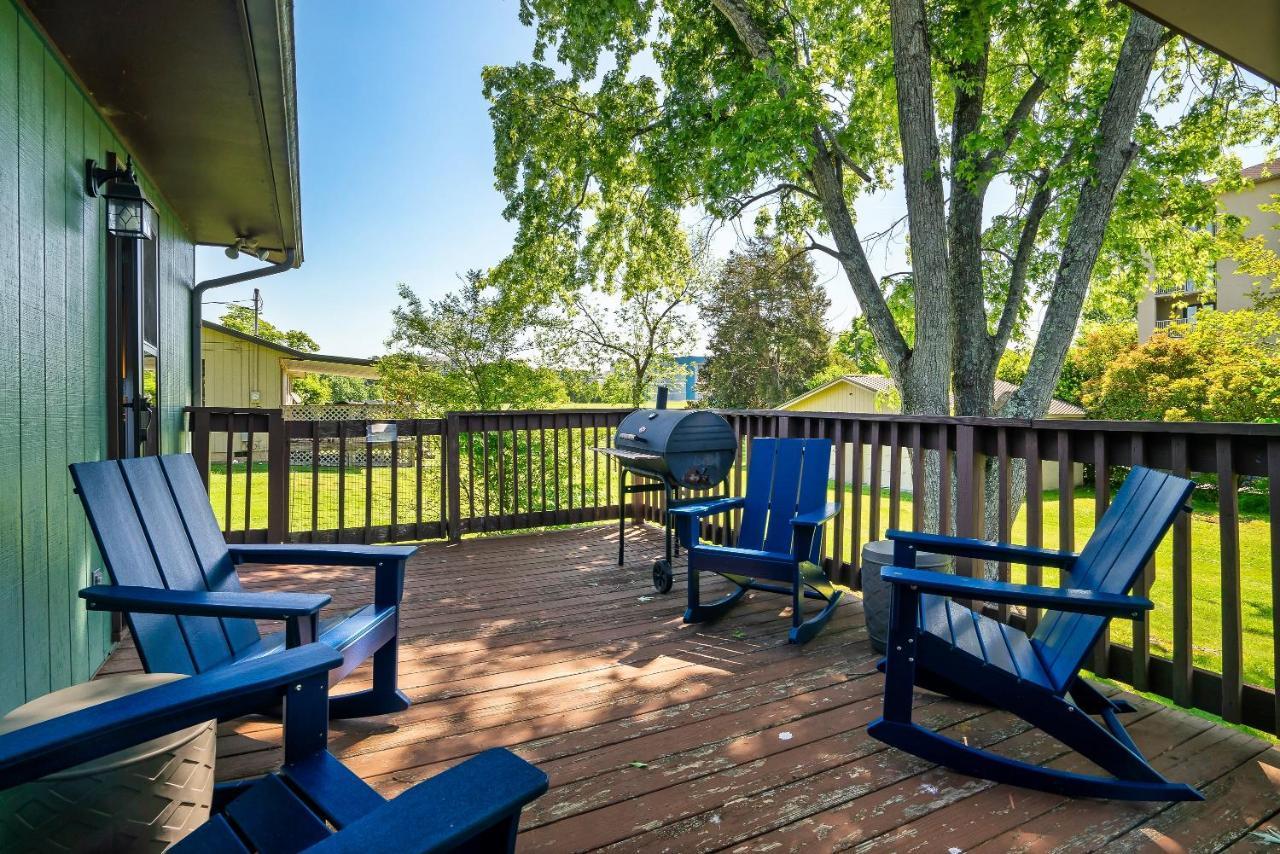 Modern Pigeon Forge Gem Near Dollywood, Gatlinburg & Smokies - 2 Mins To Pkwy & Strip, Hot Tub, Fire Pit, Cable, Hi-Speed Wifi Villa Exterior photo