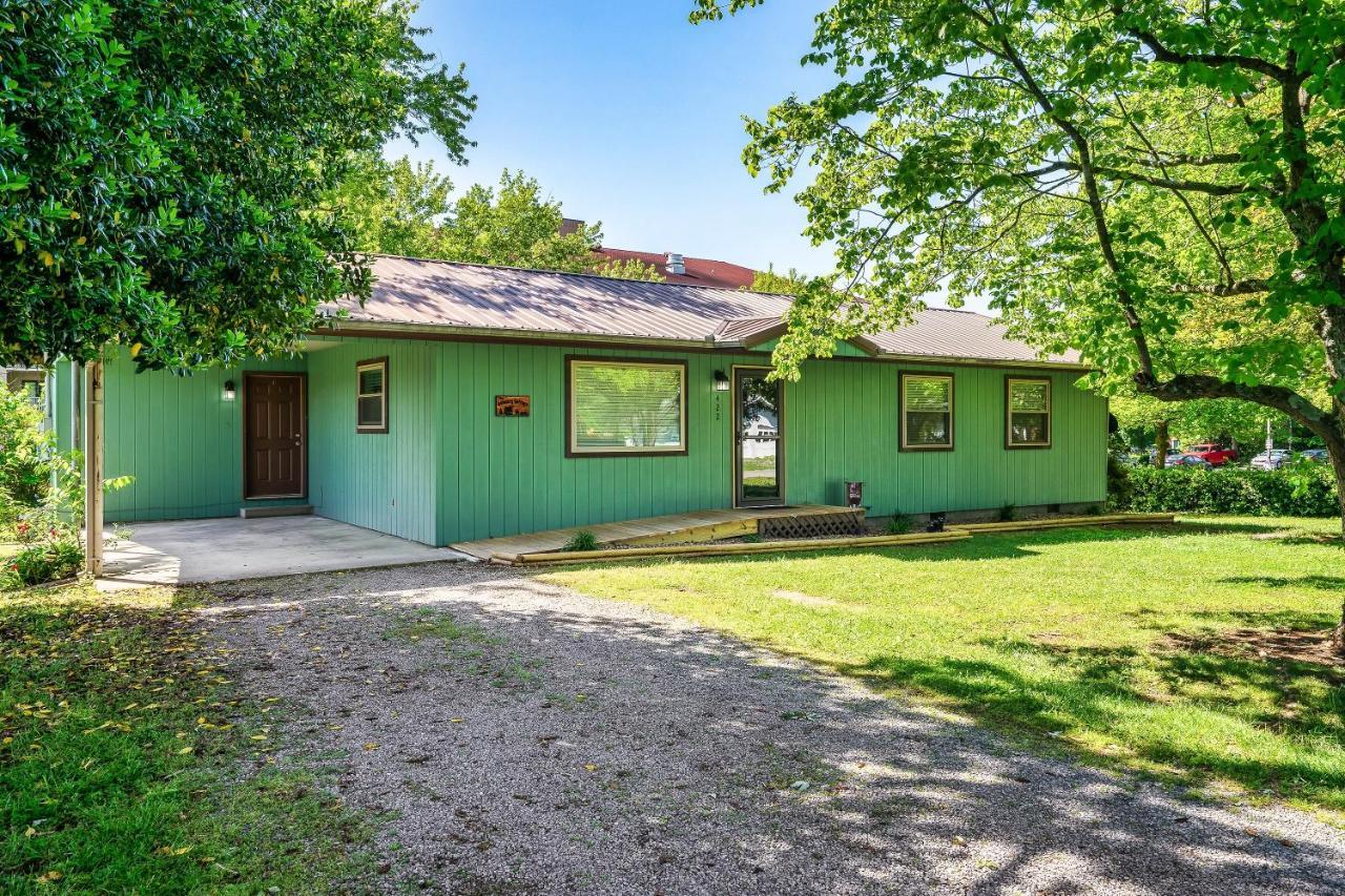 Modern Pigeon Forge Gem Near Dollywood, Gatlinburg & Smokies - 2 Mins To Pkwy & Strip, Hot Tub, Fire Pit, Cable, Hi-Speed Wifi Villa Exterior photo