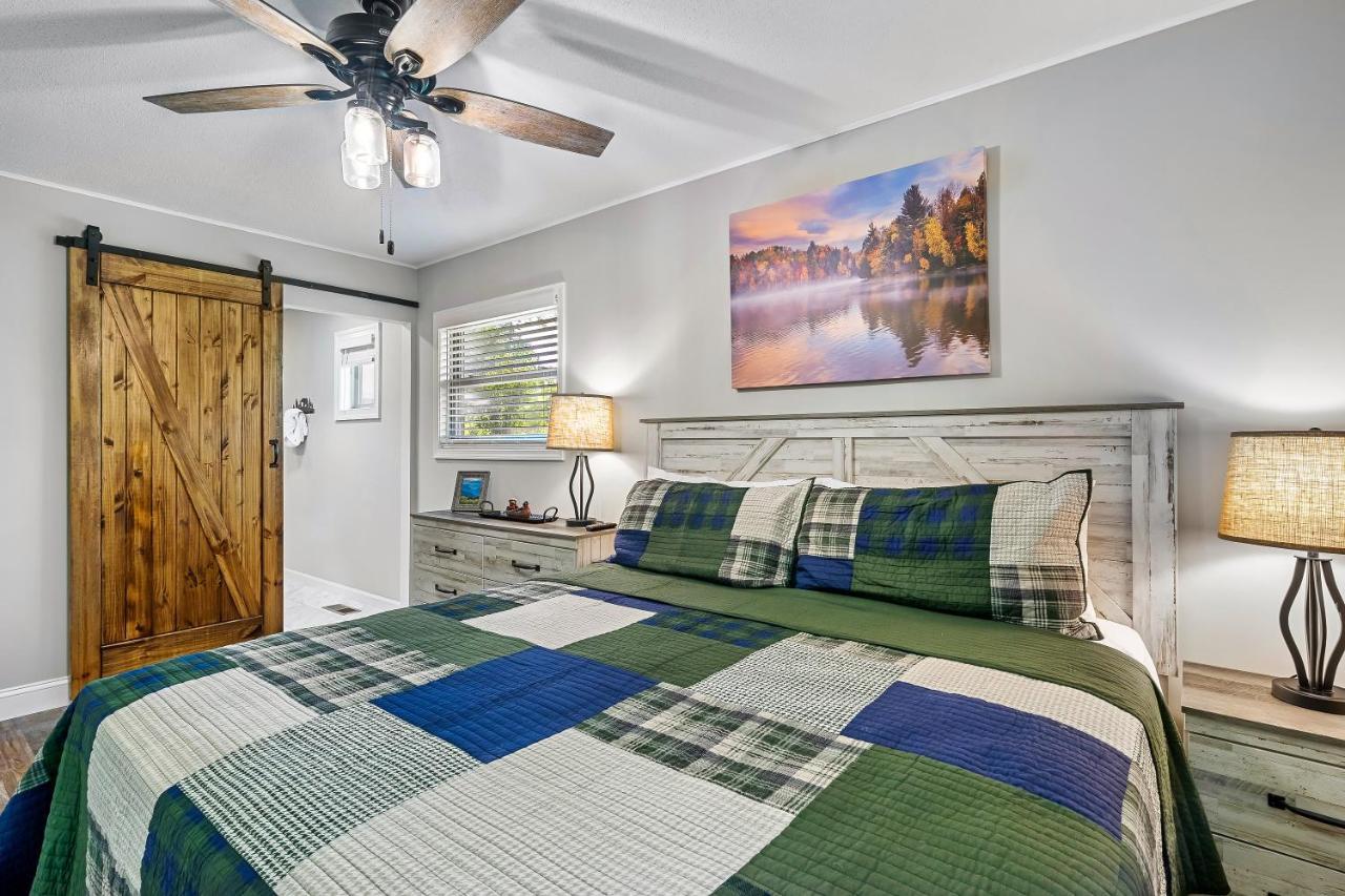 Modern Pigeon Forge Gem Near Dollywood, Gatlinburg & Smokies - 2 Mins To Pkwy & Strip, Hot Tub, Fire Pit, Cable, Hi-Speed Wifi Villa Exterior photo